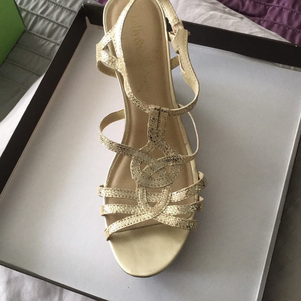 Gold wedges